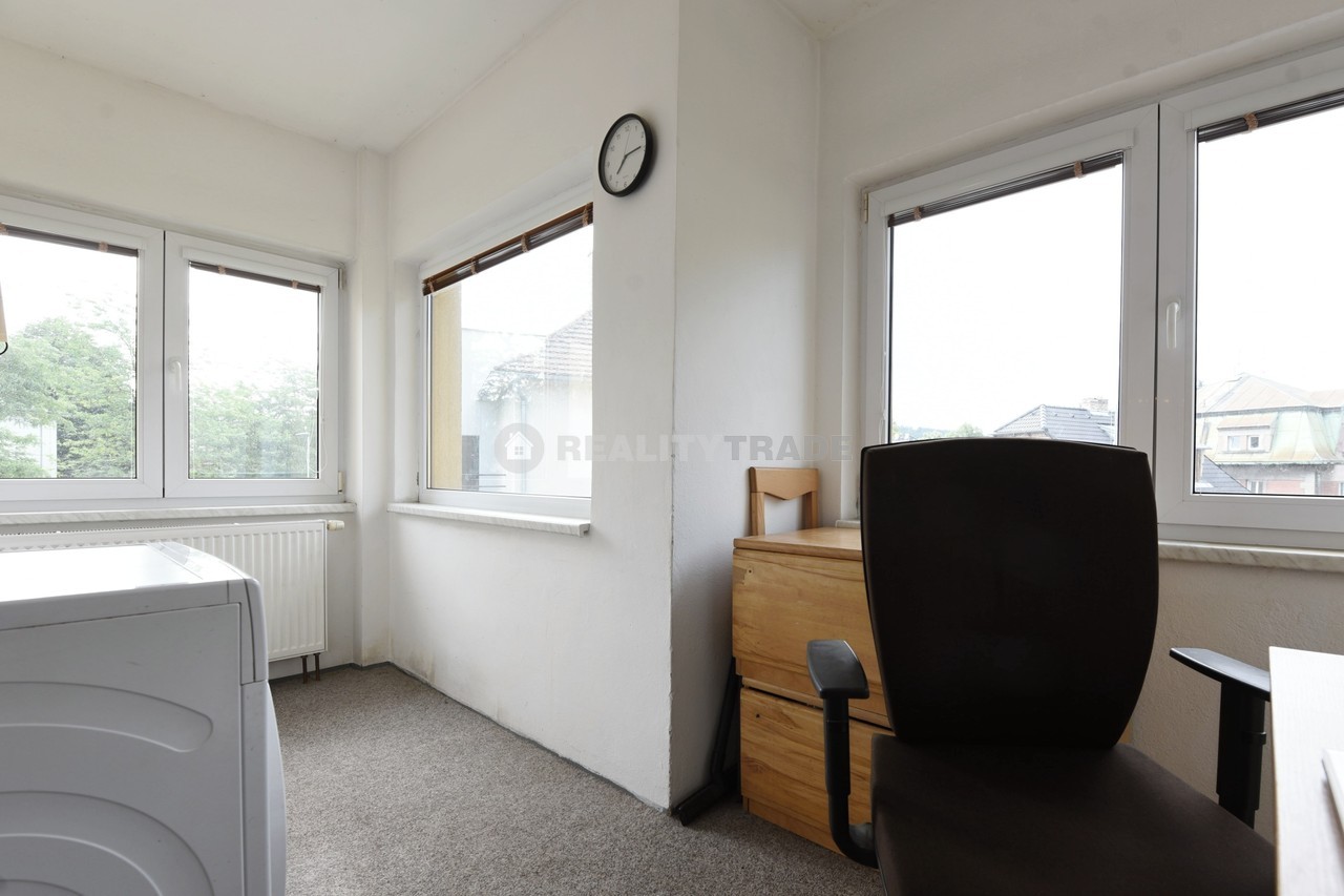 PRONÁJEM VELKÉHO BYTU 3+1, 80 M2 V PRVNÍM PATŘE RD