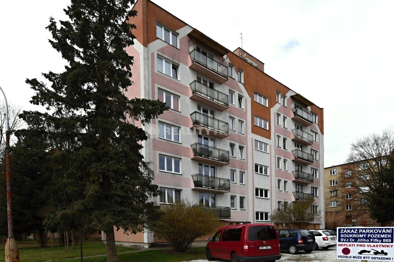 PRODEJ BYTU 3+1 S BALKONEM A VÝTAHEM, 61,5 M2, V PŮVODNÍM STAVU, STRAKONICE - WWW.REALITYTRADE.CZ - TEL:: 602 271 335 - E-MAIL: STRBACKA@REALITYTRADE.CZ