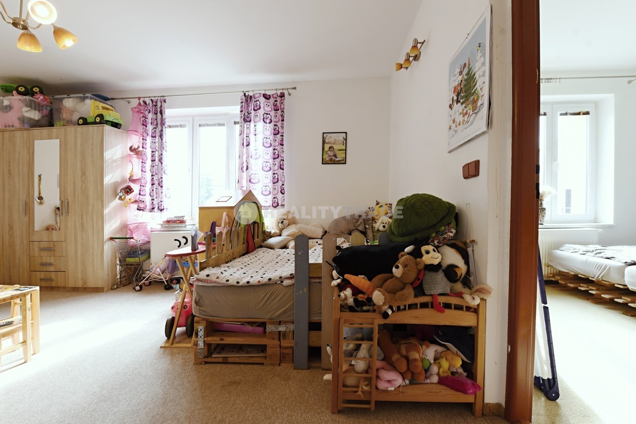 PRONÁJEM VELKÉHO BYTU 3+1, 80 M2 V PRVNÍM PATŘE RD