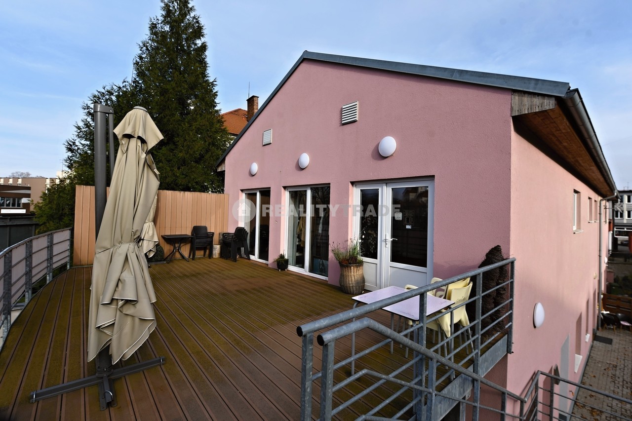 PRONÁJEM KOMERČNÍHO PROSTORU 194,4 M2 S VELKOU TER