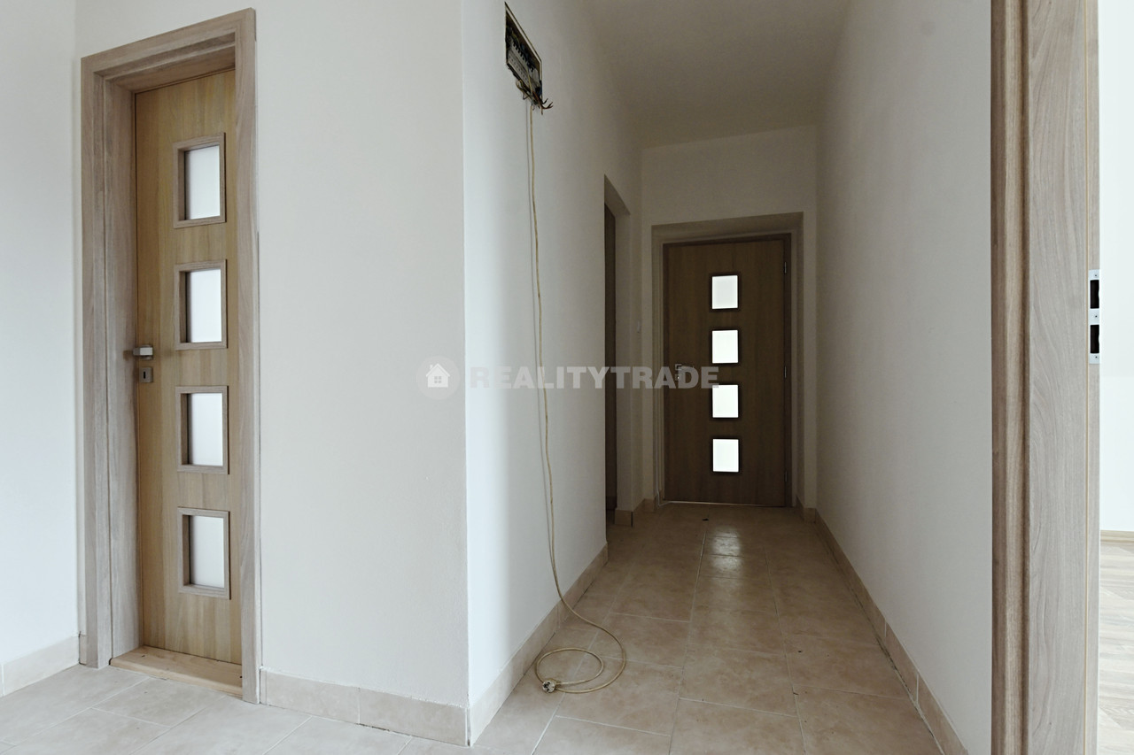 PRONÁJEM PĚKNÉHO, VELKÉHO BYTU 3+KK, 109 M2 V 1NP RD (PODKROVÍ) , MILEJOVICE, OKRES STRAKONICE, WWW.REALITYTRADE.CZ - TEL.: 602 271 334, E-MAIL: STRBACKA@REALITYTRADE.CZ
