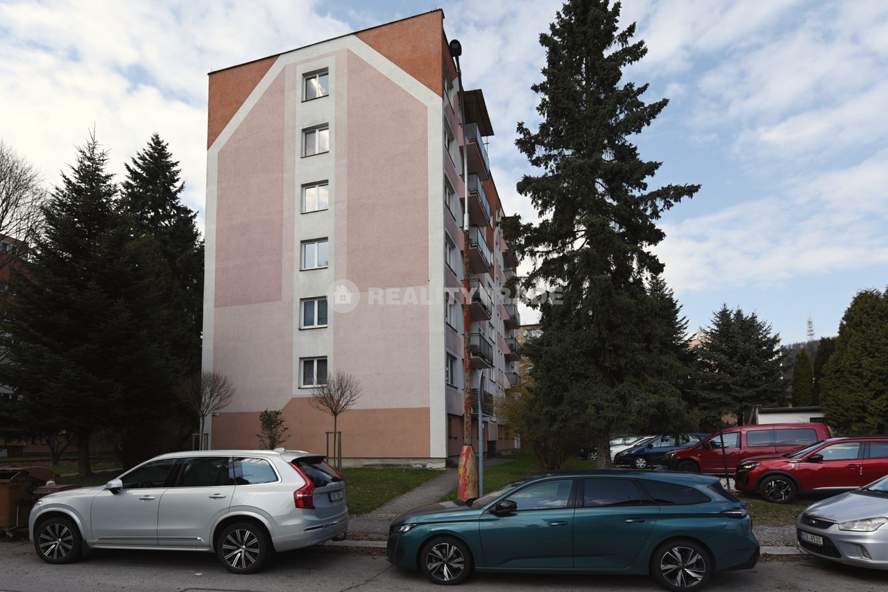 PRODEJ BYTU 3+1 S BALKONEM A VÝTAHEM, 61,5 M2, V PŮVODNÍM STAVU, STRAKONICE - WWW.REALITYTRADE.CZ - TEL:: 602 271 335 - E-MAIL: STRBACKA@REALITYTRADE.CZ