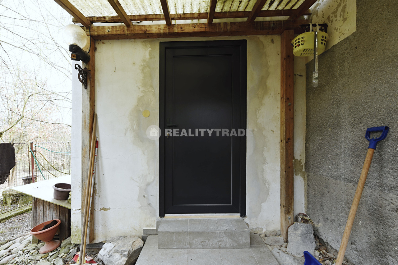 PRONÁJEM PĚKNÉHO, VELKÉHO BYTU 3+KK, 109 M2 V 1NP RD (PODKROVÍ) , MILEJOVICE, OKRES STRAKONICE, WWW.REALITYTRADE.CZ - TEL.: 602 271 334, E-MAIL: STRBACKA@REALITYTRADE.CZ