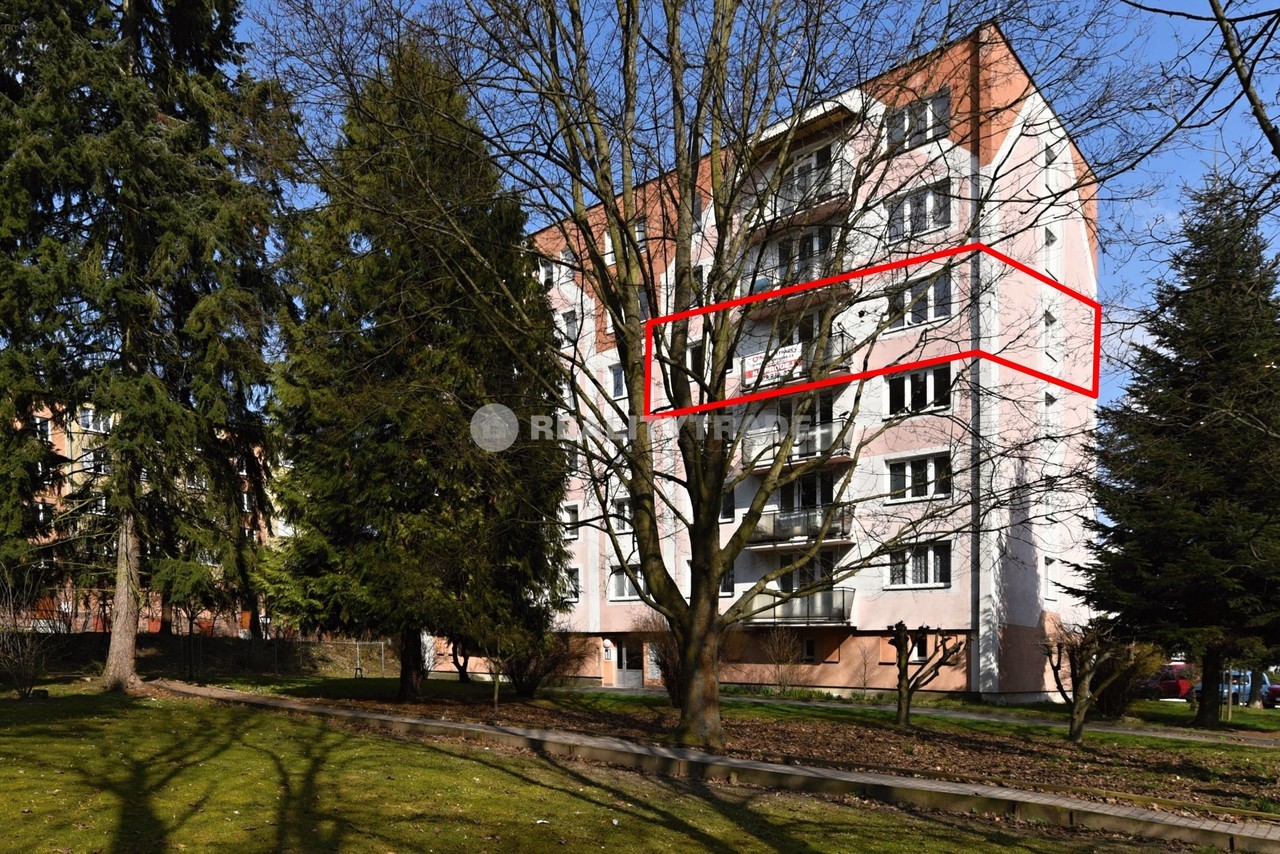 PRODEJ BYTU 3+1 S BALKONEM A VÝTAHEM, 61,5 M2, V PŮVODNÍM STAVU, STRAKONICE - WWW.REALITYTRADE.CZ - TEL:: 602 271 335 - E-MAIL: STRBACKA@REALITYTRADE.CZ
