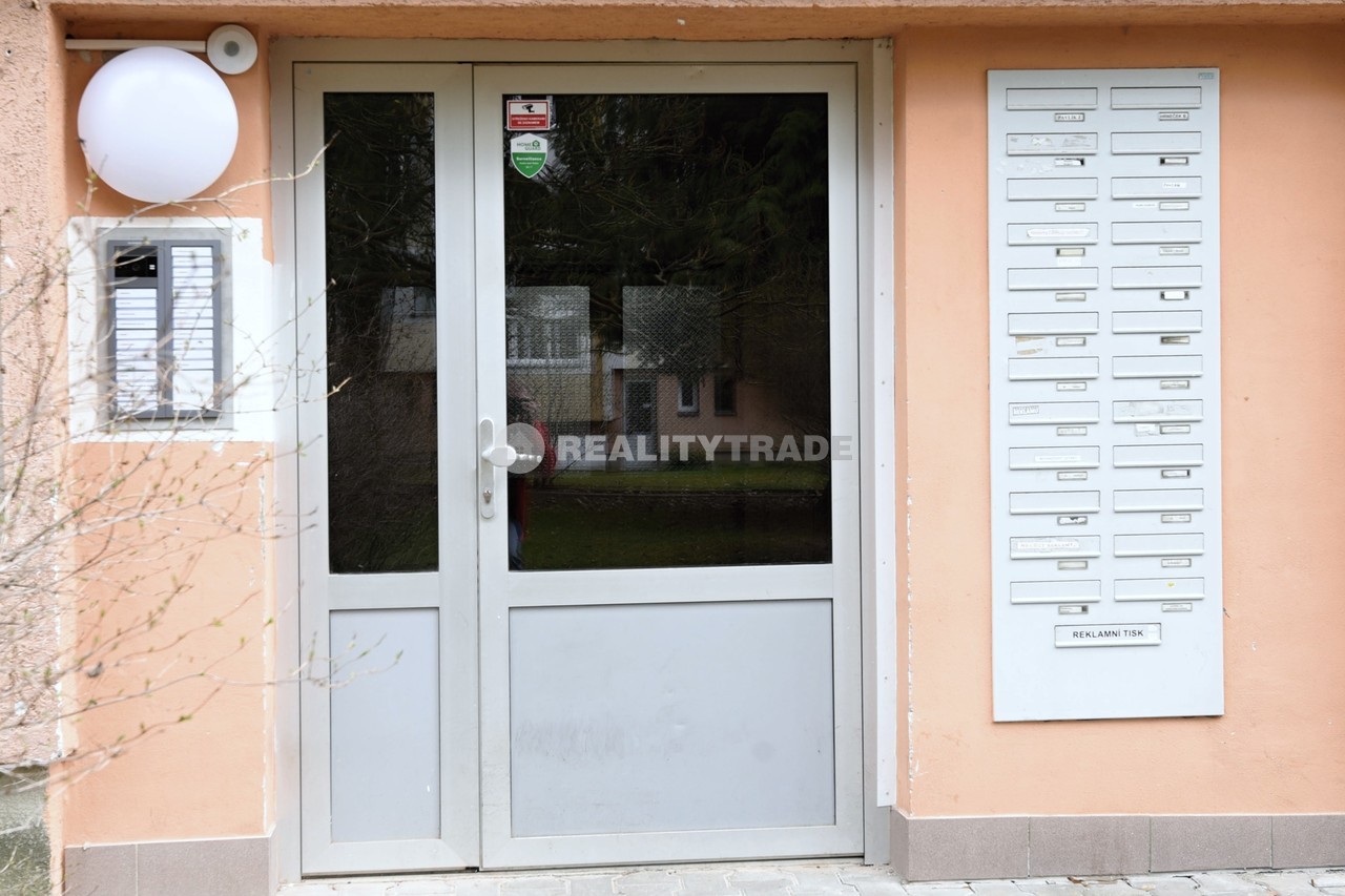 PRODEJ BYTU 3+1 S BALKONEM A VÝTAHEM, 61,5 M2, V PŮVODNÍM STAVU, STRAKONICE - WWW.REALITYTRADE.CZ - TEL:: 602 271 335 - E-MAIL: STRBACKA@REALITYTRADE.CZ