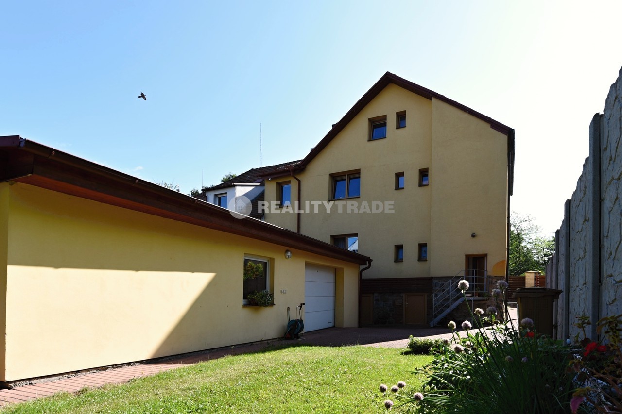 PRONÁJEM VELKÉHO BYTU 3+1, 80 M2 V PRVNÍM PATŘE RD