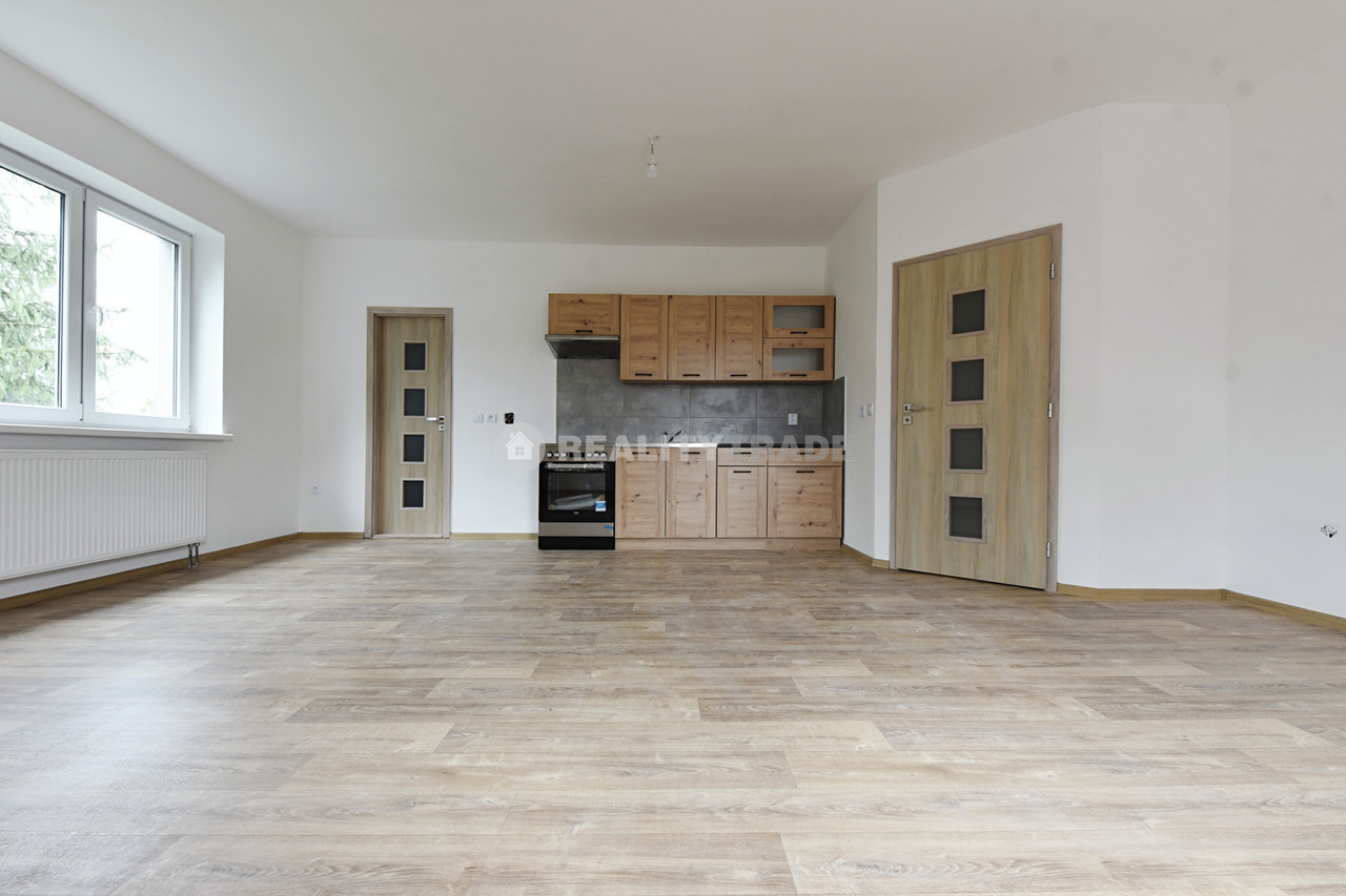 PRONÁJEM PĚKNÉHO, VELKÉHO BYTU 3+KK, 109 M2 V 1NP RD (PODKROVÍ) , MILEJOVICE, OKRES STRAKONICE, WWW.REALITYTRADE.CZ - TEL.: 602 271 334, E-MAIL: STRBACKA@REALITYTRADE.CZ