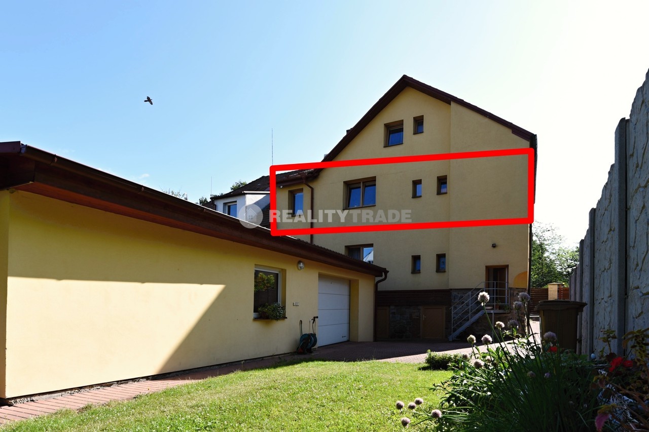 PRONÁJEM VELKÉHO BYTU 3+1, 80 M2 V PRVNÍM PATŘE RD