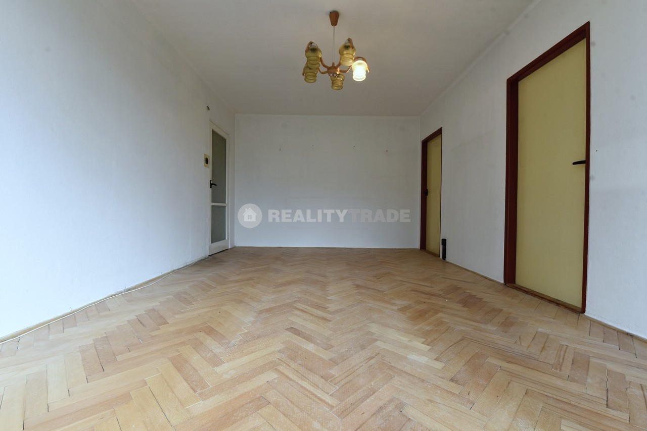 PRODEJ BYTU 3+1 S BALKONEM A VÝTAHEM, 61,5 M2, V PŮVODNÍM STAVU, STRAKONICE - WWW.REALITYTRADE.CZ - TEL:: 602 271 335 - E-MAIL: STRBACKA@REALITYTRADE.CZ