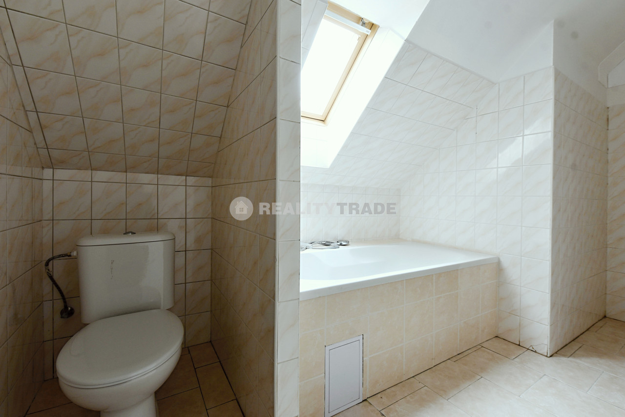 PRONÁJEM PĚKNÉHO, VELKÉHO BYTU 3+KK, 109 M2 V 1NP RD (PODKROVÍ) , MILEJOVICE, OKRES STRAKONICE, WWW.REALITYTRADE.CZ - TEL.: 602 271 334, E-MAIL: STRBACKA@REALITYTRADE.CZ