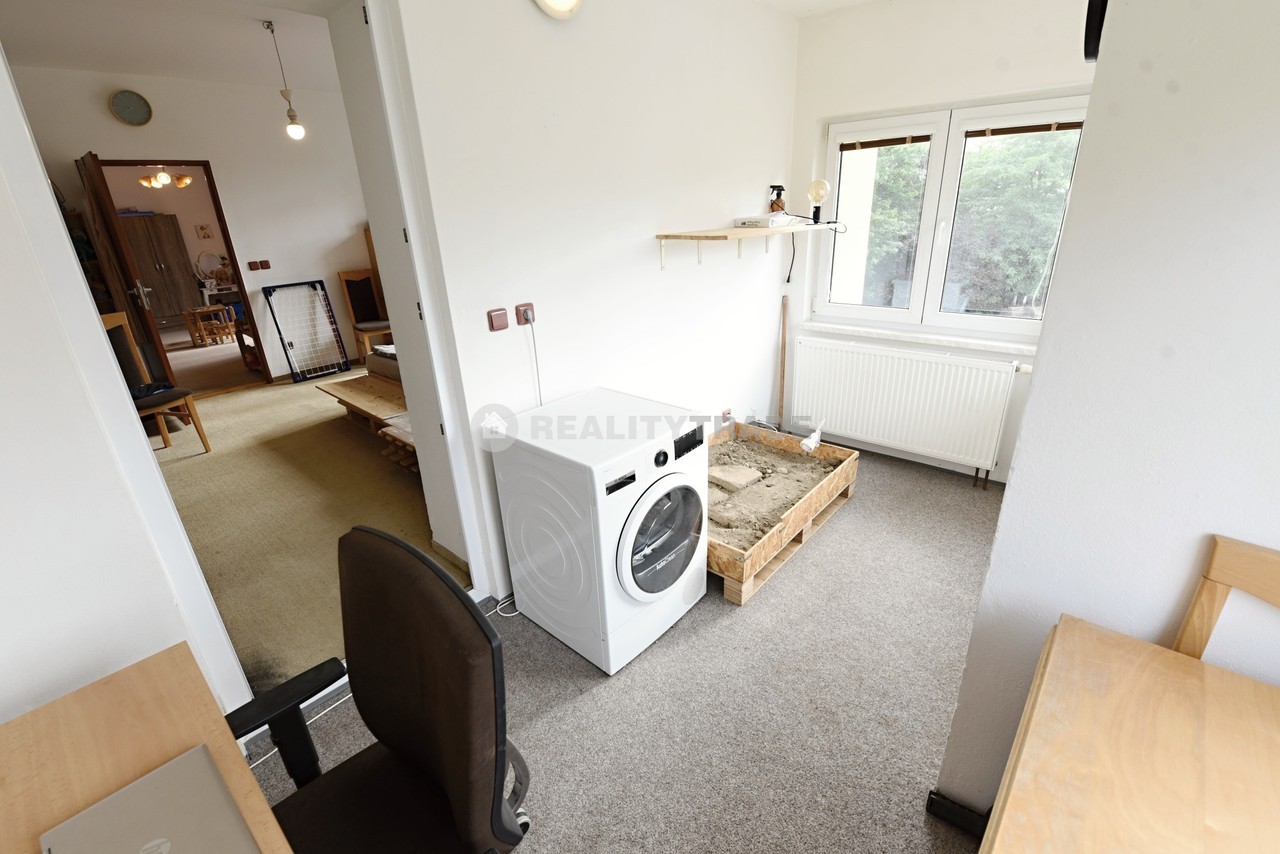 PRONÁJEM VELKÉHO BYTU 3+1, 80 M2 V PRVNÍM PATŘE RD