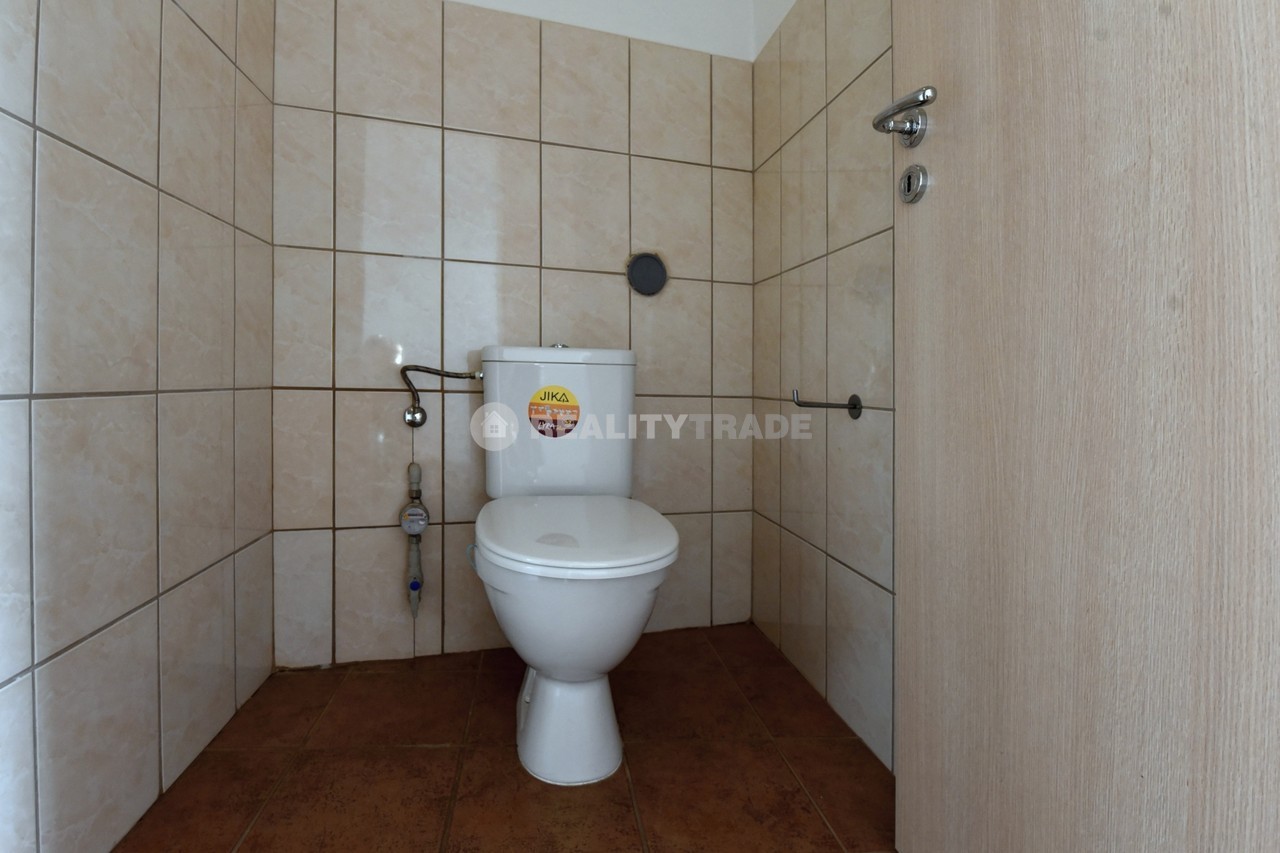 PRONÁJEM KOMERČNÍHO PROSTORU 194,4 M2 S VELKOU TER