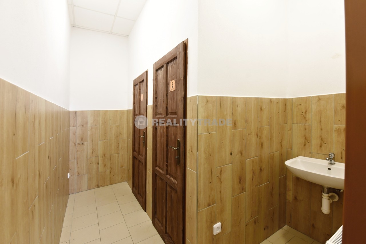 PRONÁJEM OBCHODNÍHO PROSTORU 71,39 M2, VODNÍ 1400,