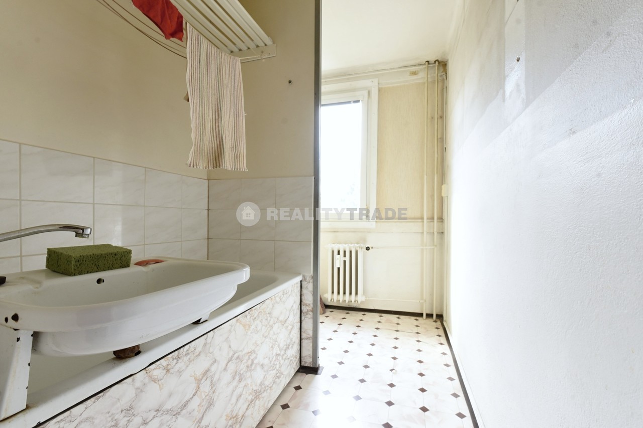 PRODEJ BYTU 3+1 S BALKONEM A VÝTAHEM, 61,5 M2, V PŮVODNÍM STAVU, STRAKONICE - WWW.REALITYTRADE.CZ - TEL:: 602 271 335 - E-MAIL: STRBACKA@REALITYTRADE.CZ