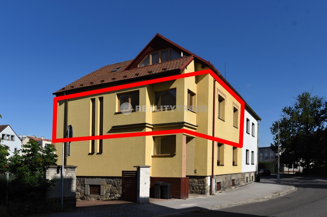 PRONÁJEM VELKÉHO BYTU 3+1, 80 M2 V PRVNÍM PATŘE RD