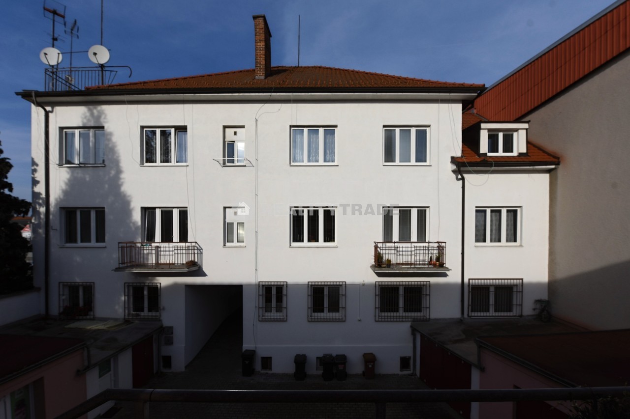 PRONÁJEM KOMERČNÍHO PROSTORU 194,4 M2 S VELKOU TER