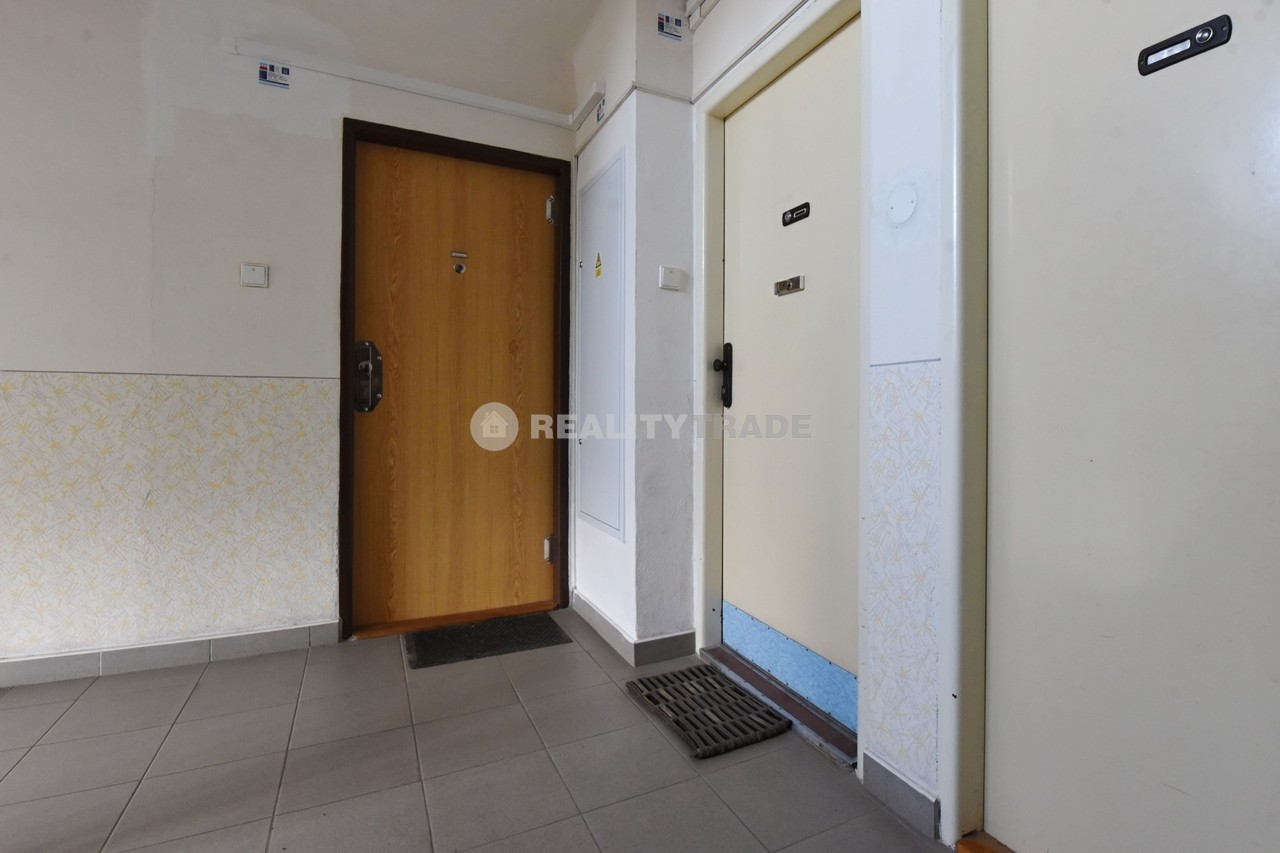 PRODEJ BYTU 3+1 S BALKONEM A VÝTAHEM, 61,5 M2, V PŮVODNÍM STAVU, STRAKONICE - WWW.REALITYTRADE.CZ - TEL:: 602 271 335 - E-MAIL: STRBACKA@REALITYTRADE.CZ