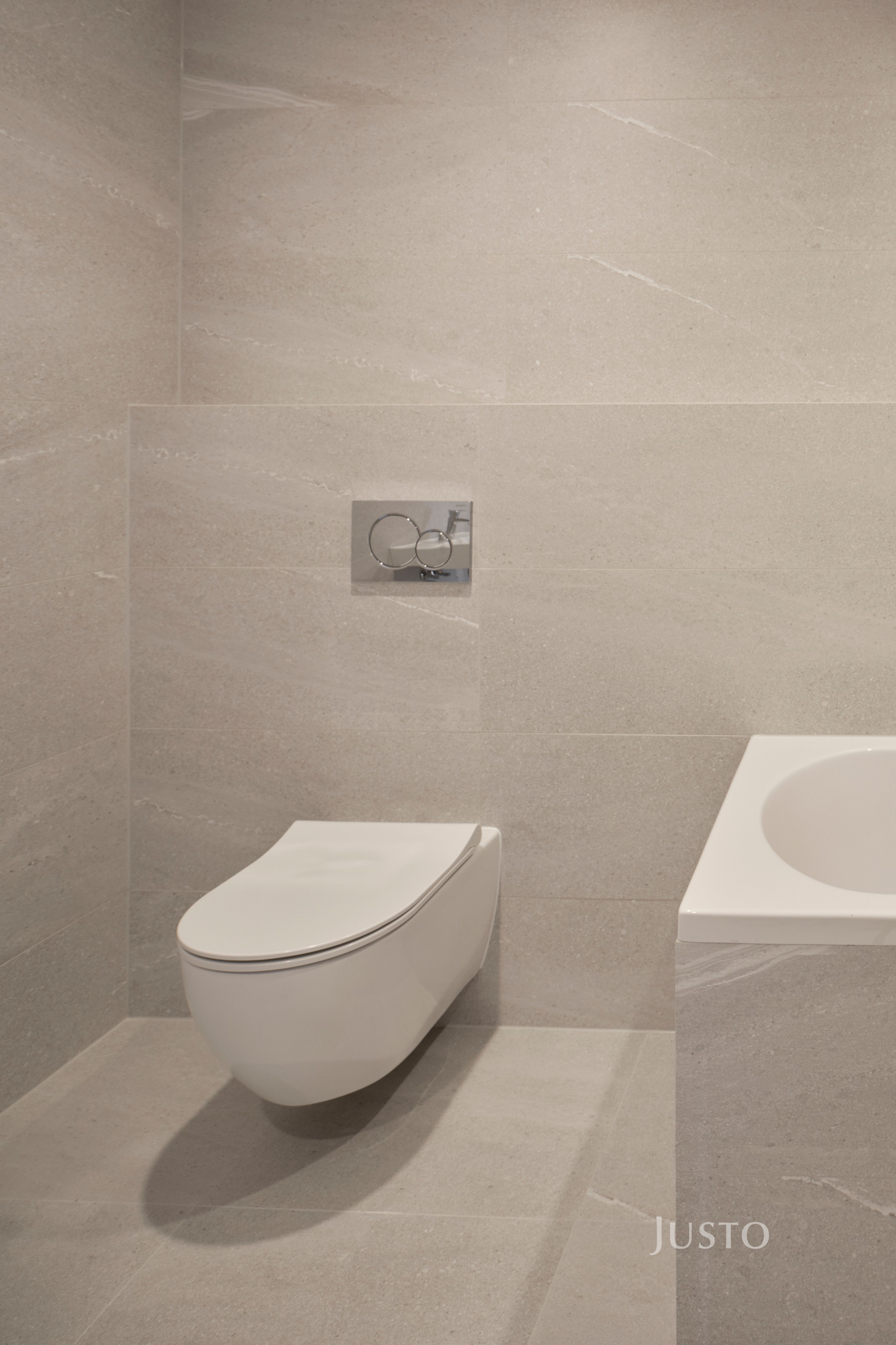 250213_1793_bathroom_cam02_web