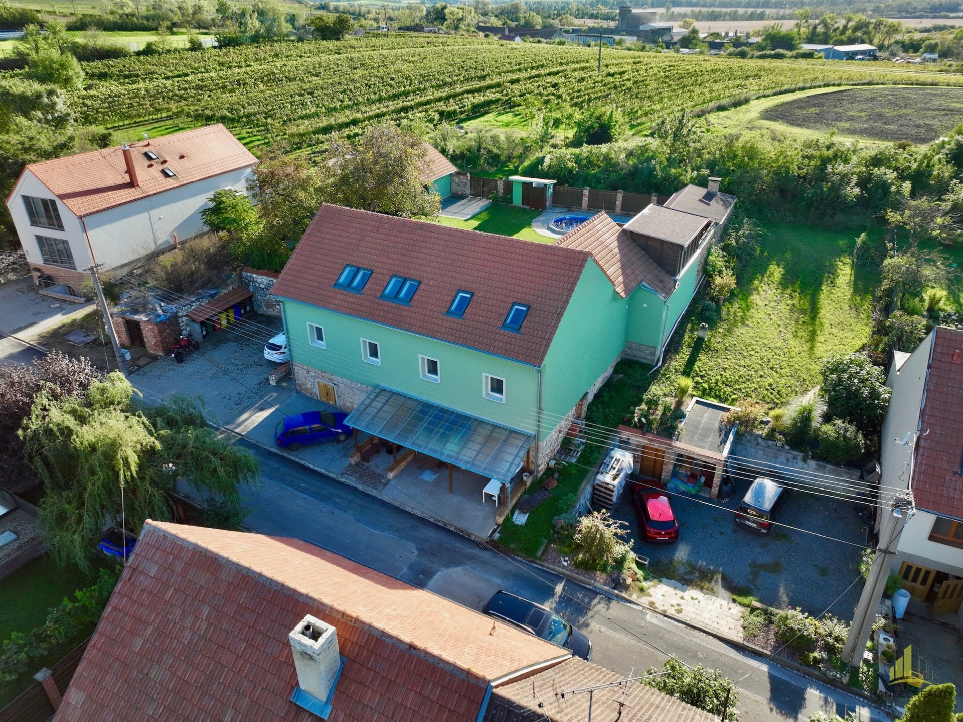 dji_fly_20241009_162932_118_1728489985139_photo