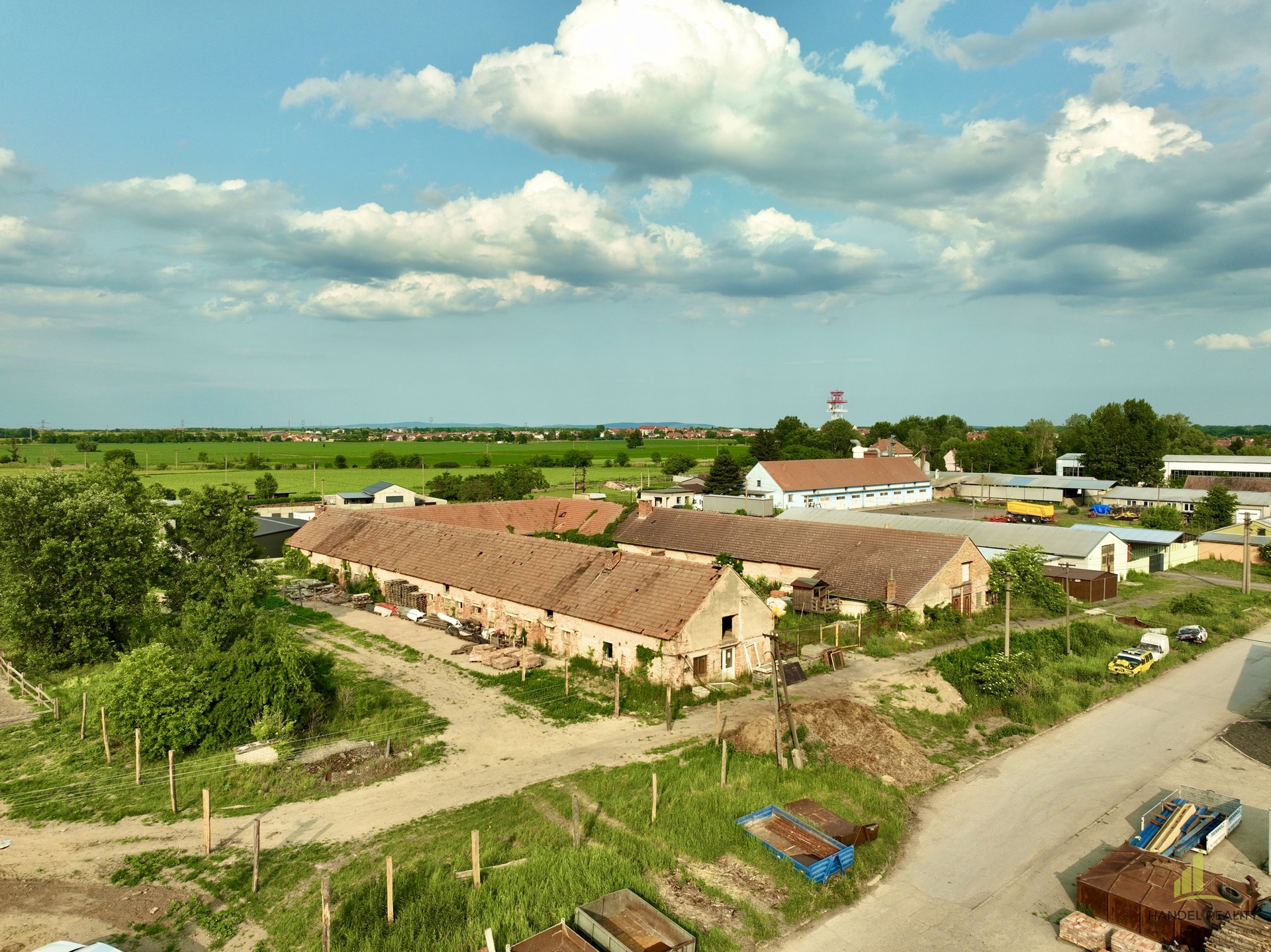 dji_fly_20250605_180242_925_1749197943966_photo