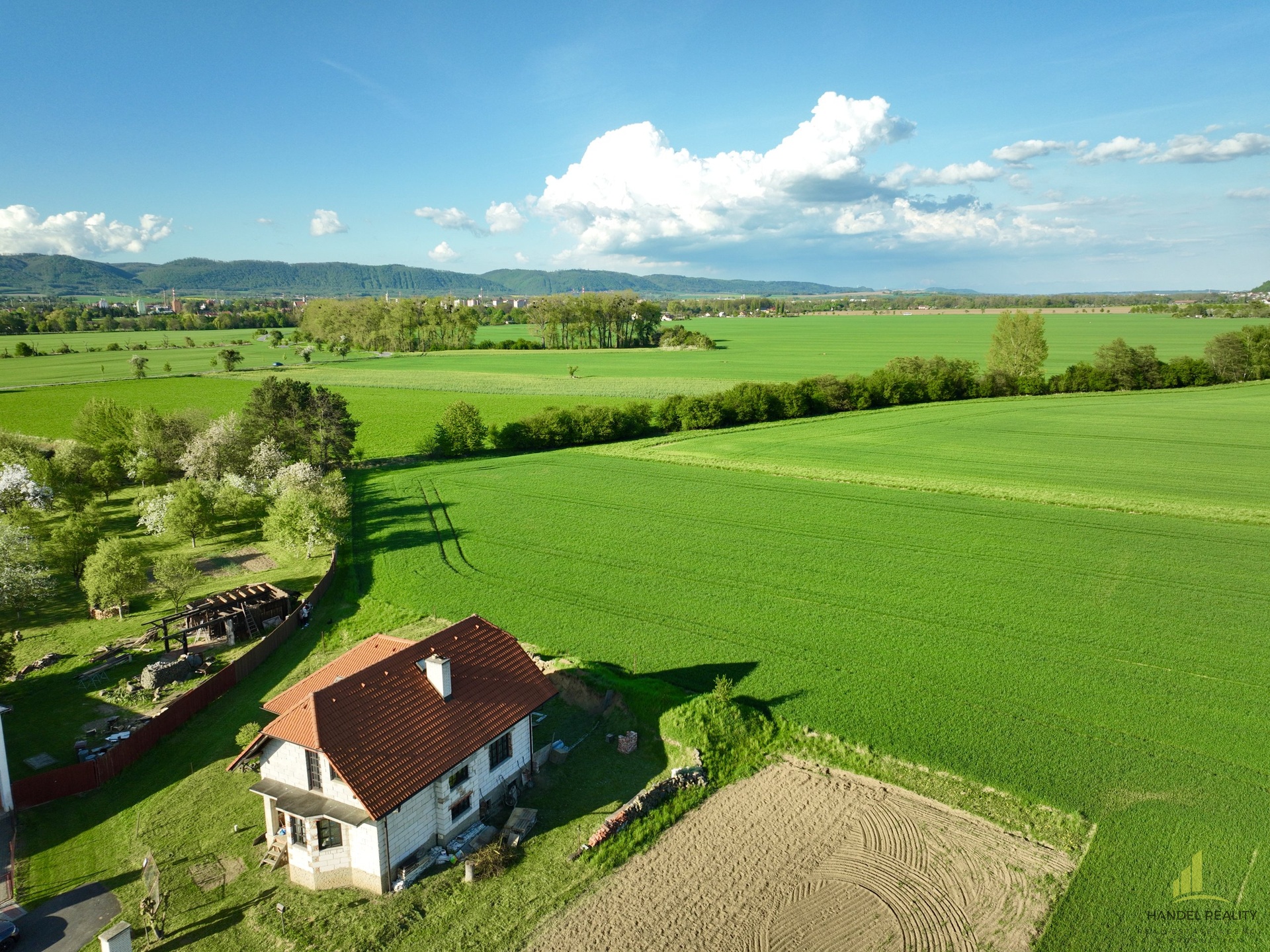 dji_fly_20250422_021942_990_1745432617683_photo