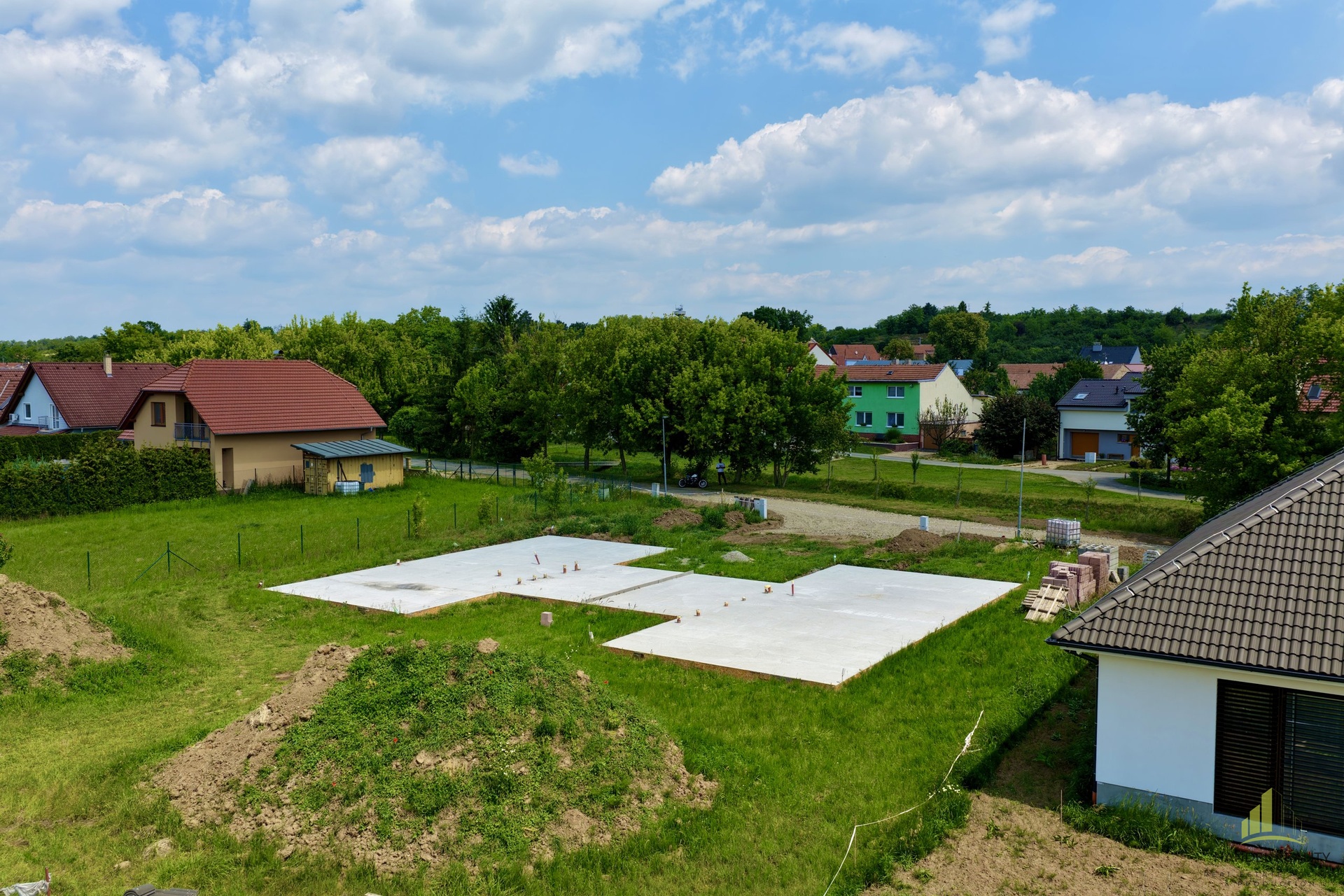 dji_fly_20250619_115946_0067_1750357932569_photo