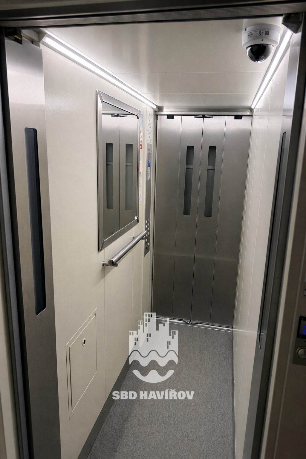 průchozí výtah