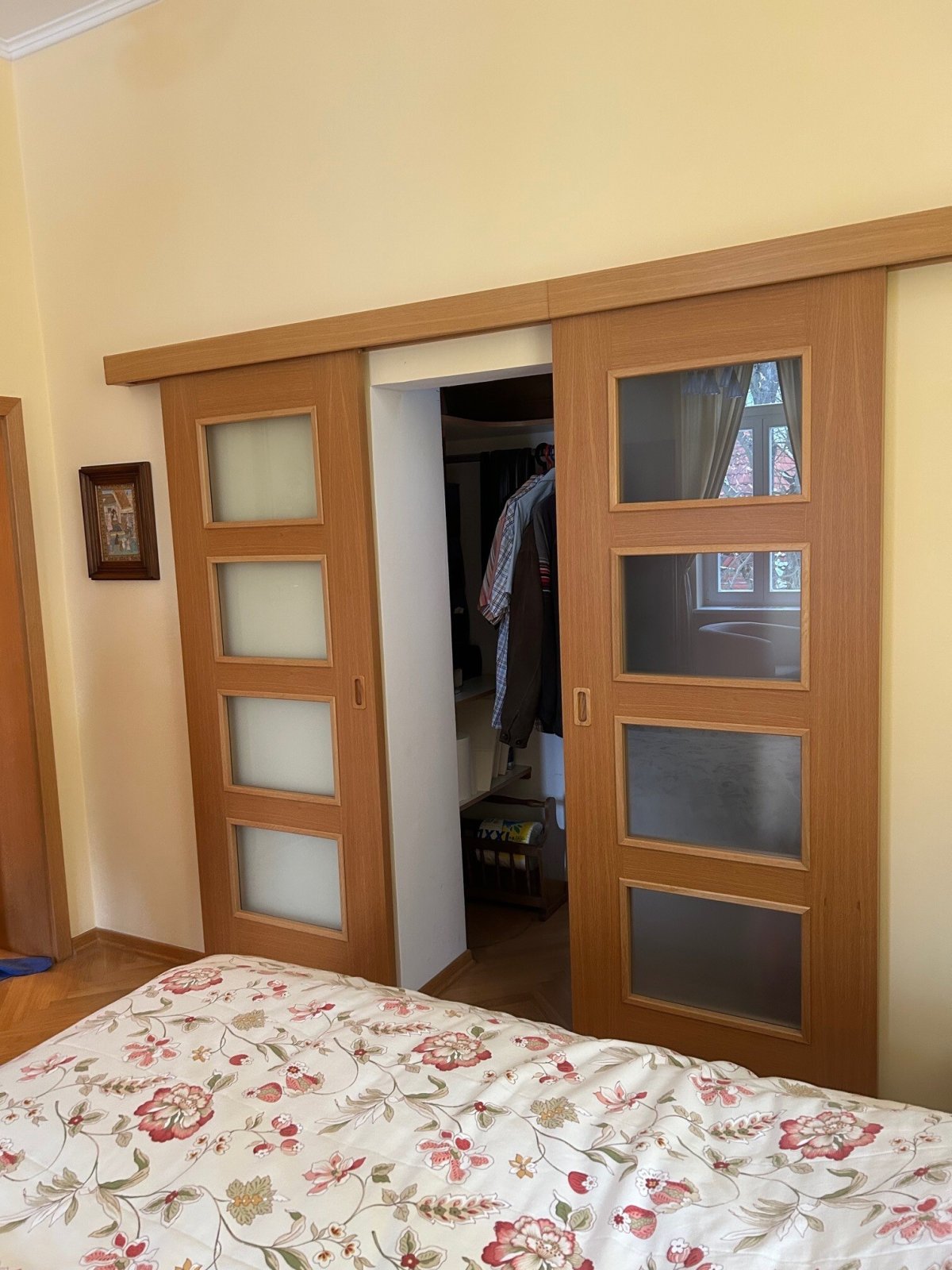 U ložnice je šatna.jpg