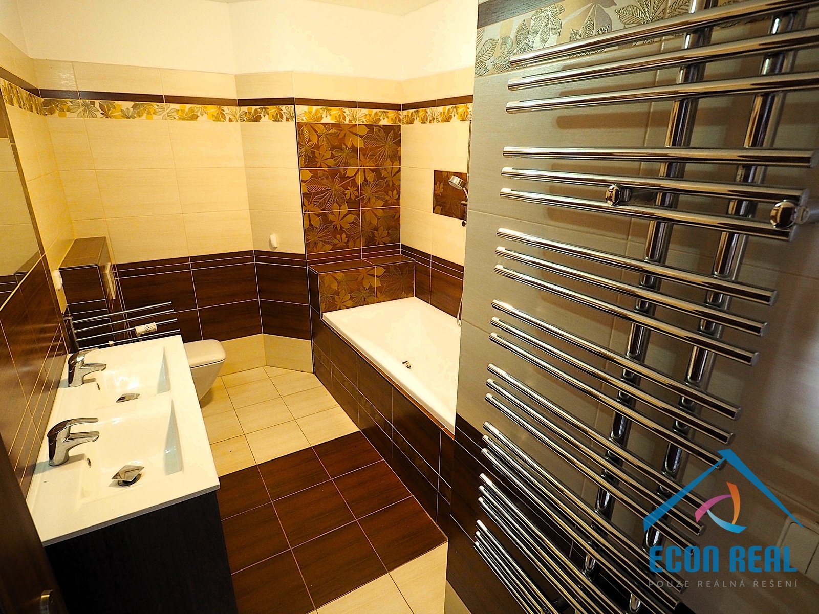 hlavní koupelna Byt 6