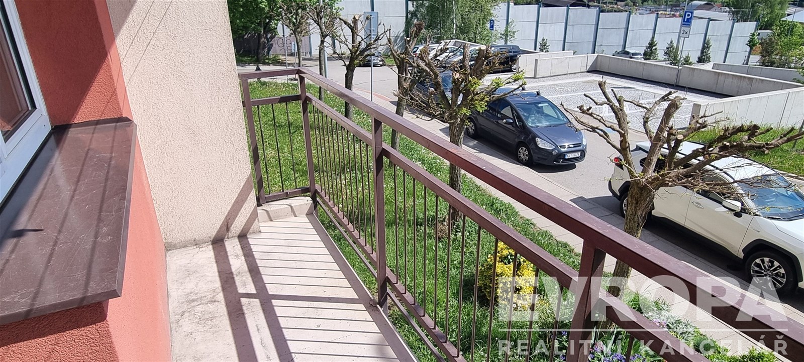Slunný balkon