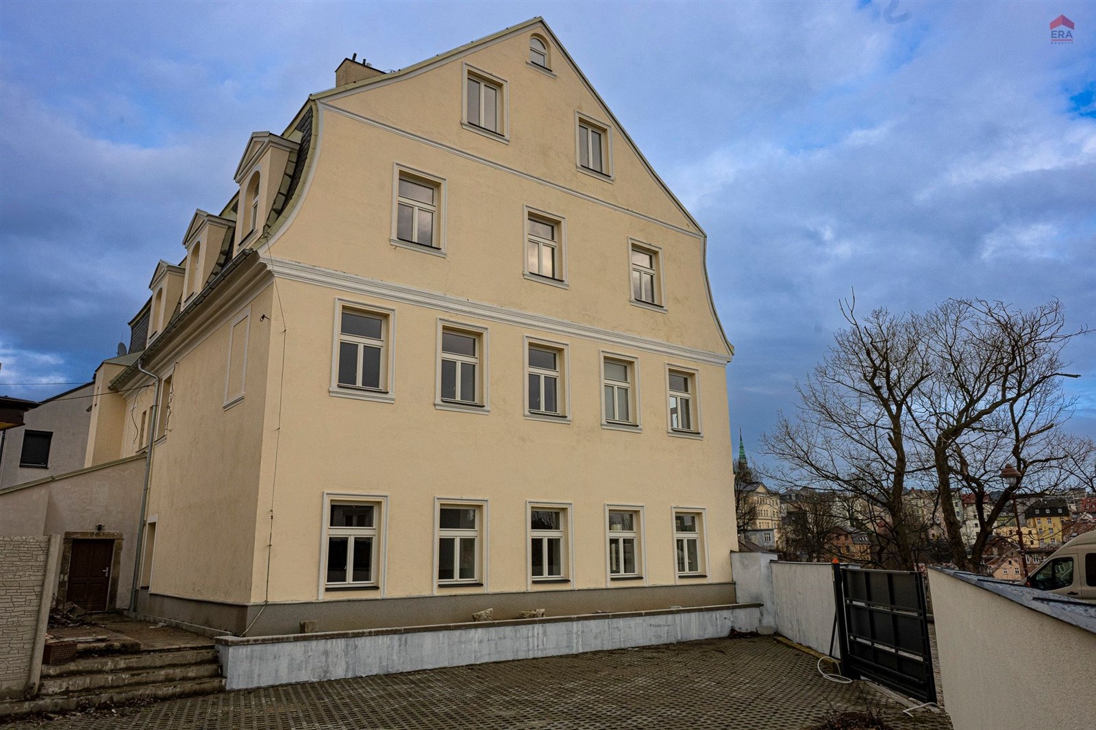 Dům