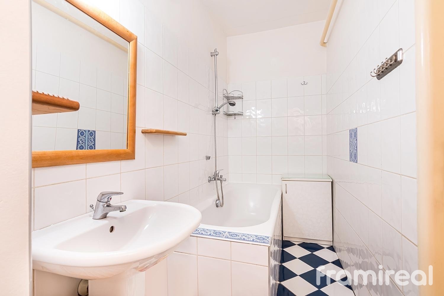 d1653990-e7d8-4bc8-b0f4-659651e94613