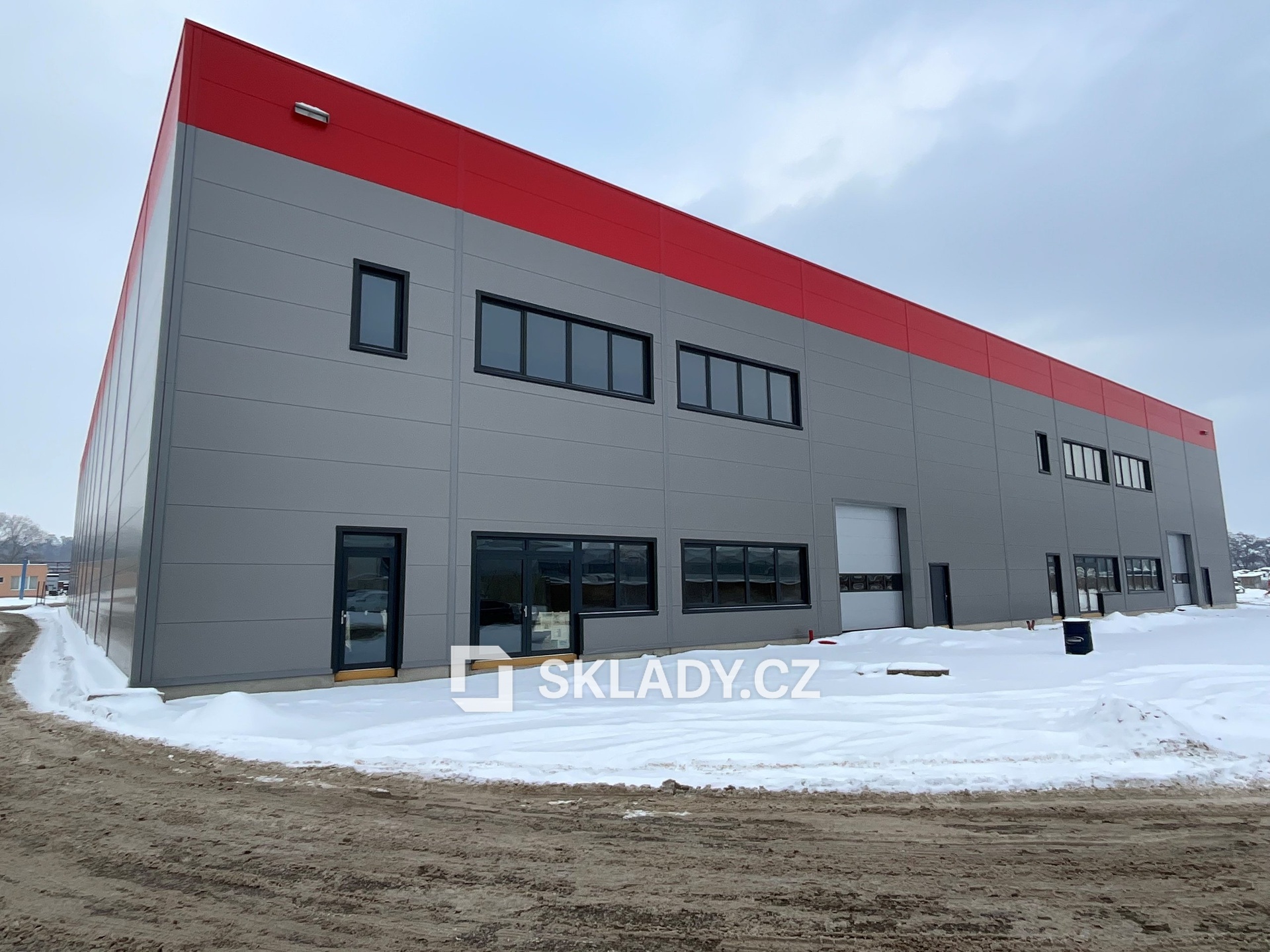Hala 3.600 m2 - Kralupy (1)