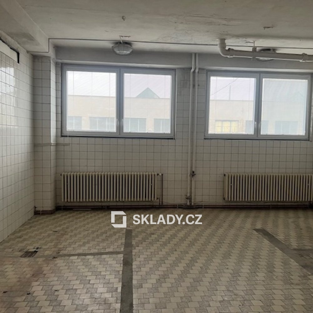 sklad 482 m2.