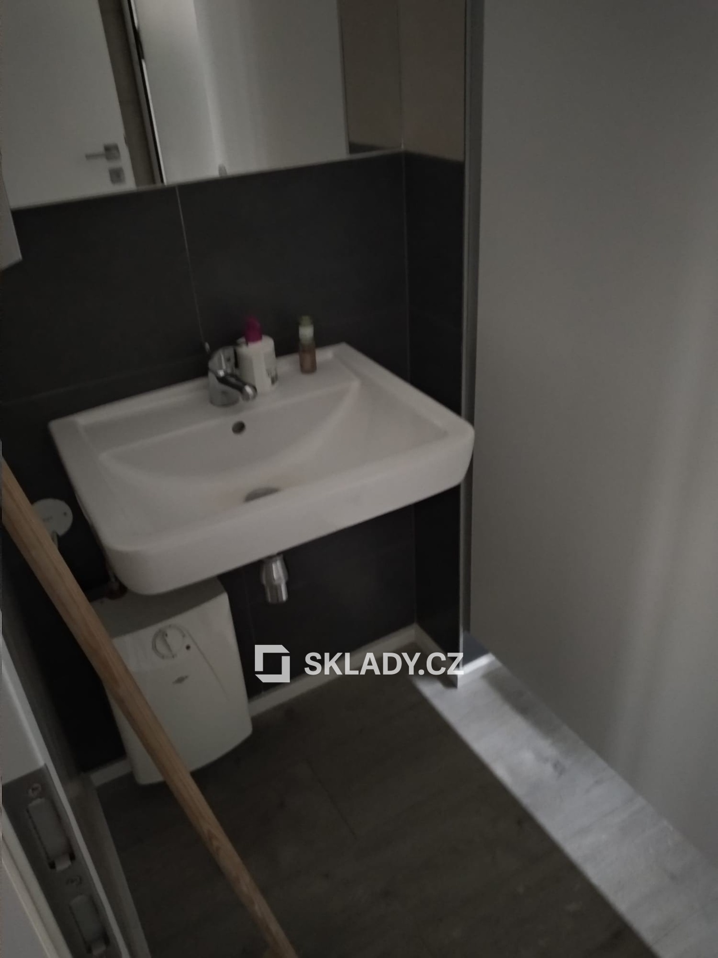 Showroom 150 m 2  (6)