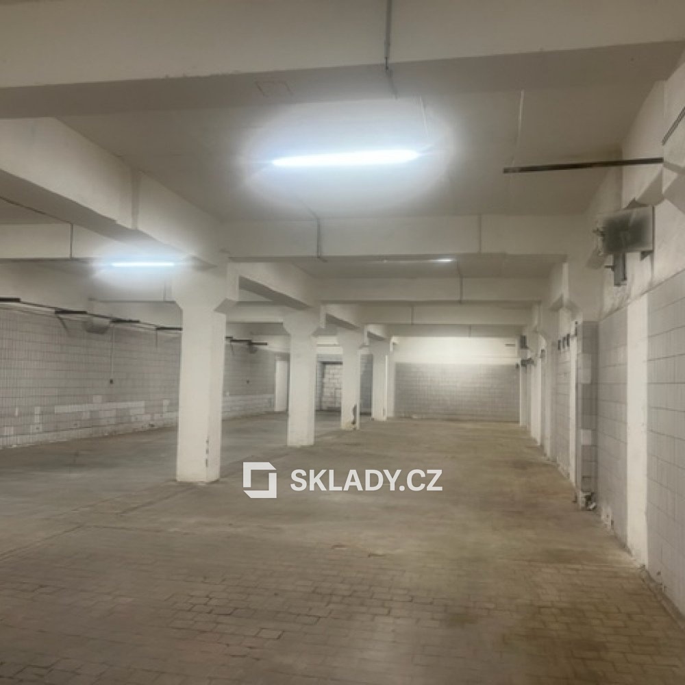 sklad 418 m2 .
