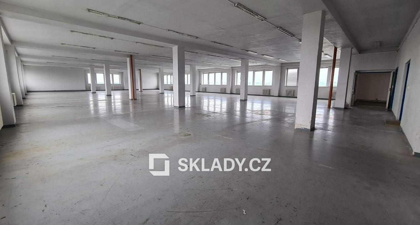 sklad 800 m2,