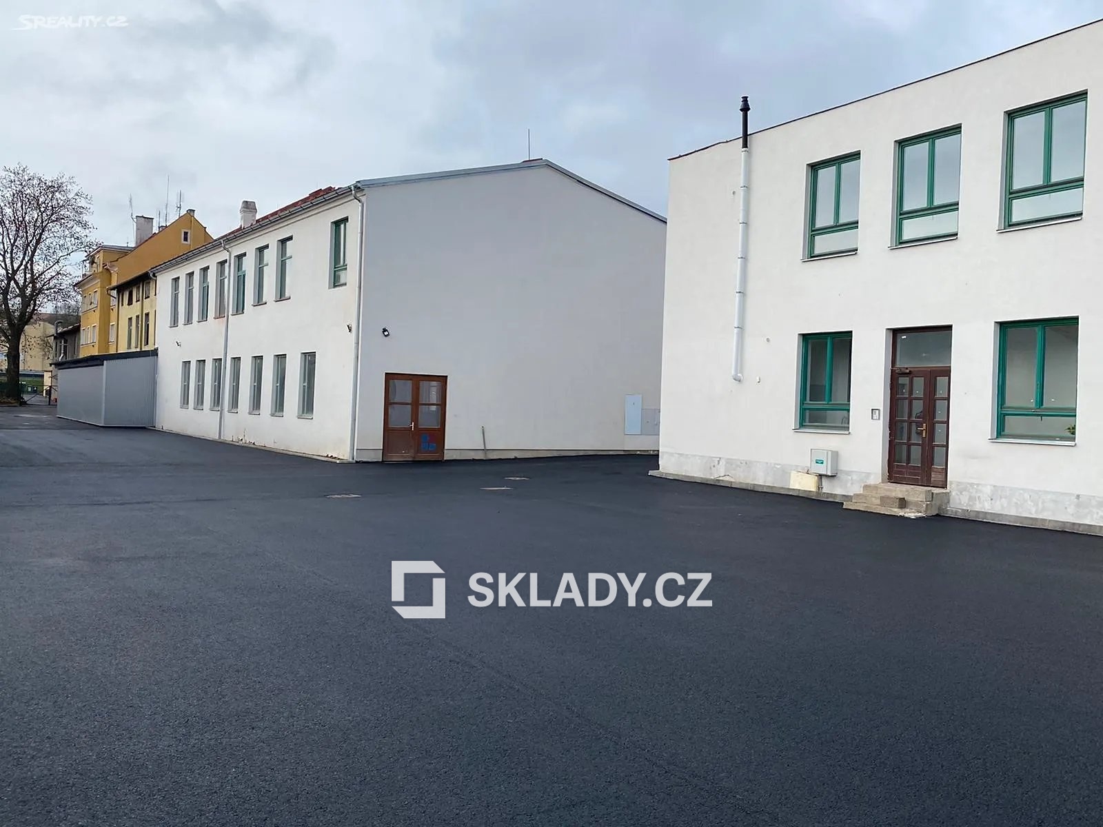 400 m2 - sklad.