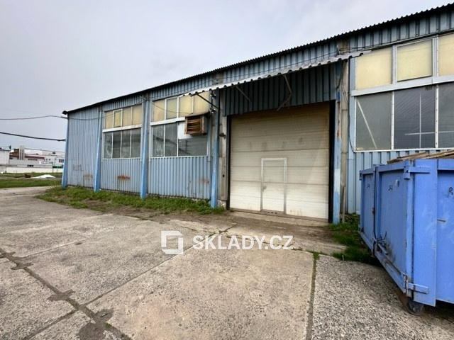 sklad 815 m2...