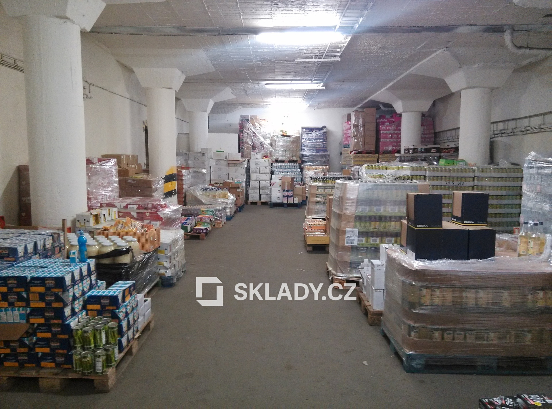 vnitřek skladu