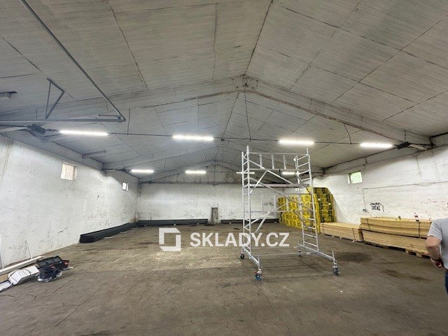 hala 800 m2.
