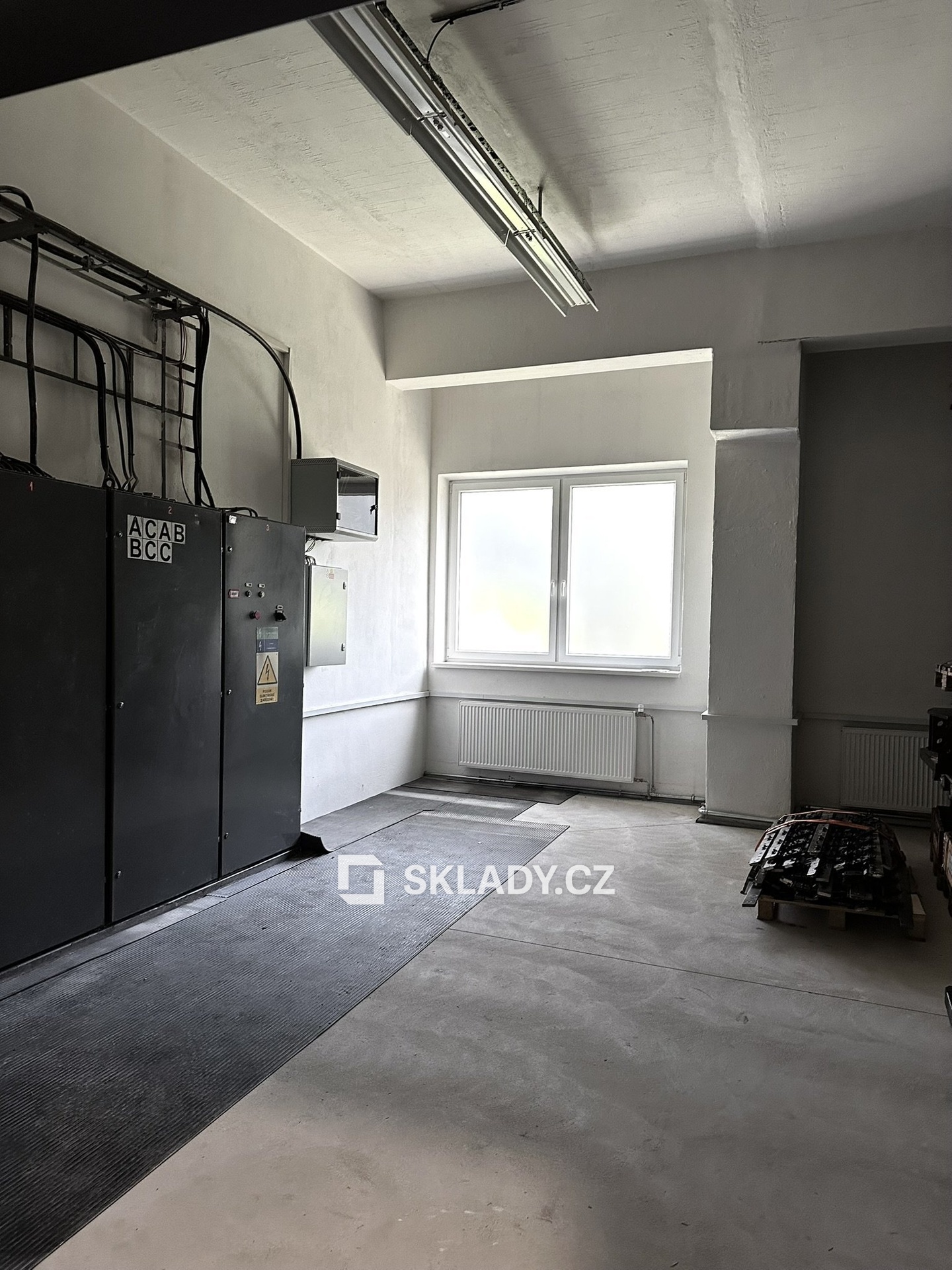 Kancelářské a skladovací prostory 618 m2 (6)