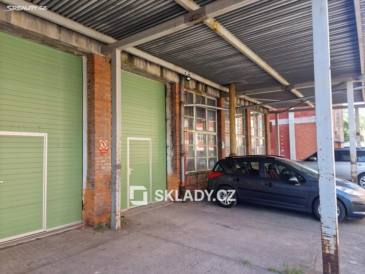 sklad 450 m2...