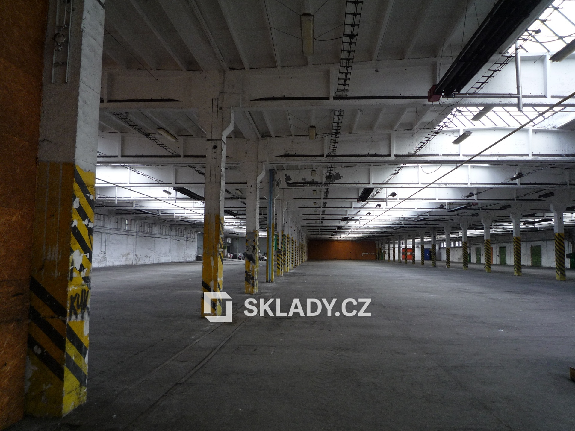sklad o velikosti 300m2
