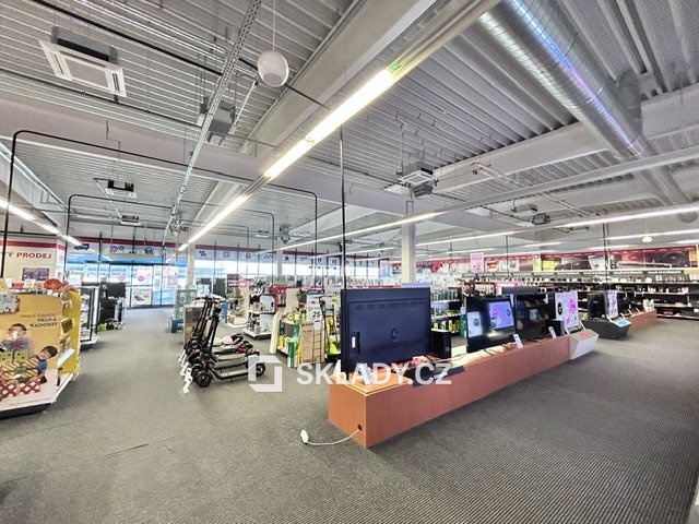 retail  795 m2 (2)
