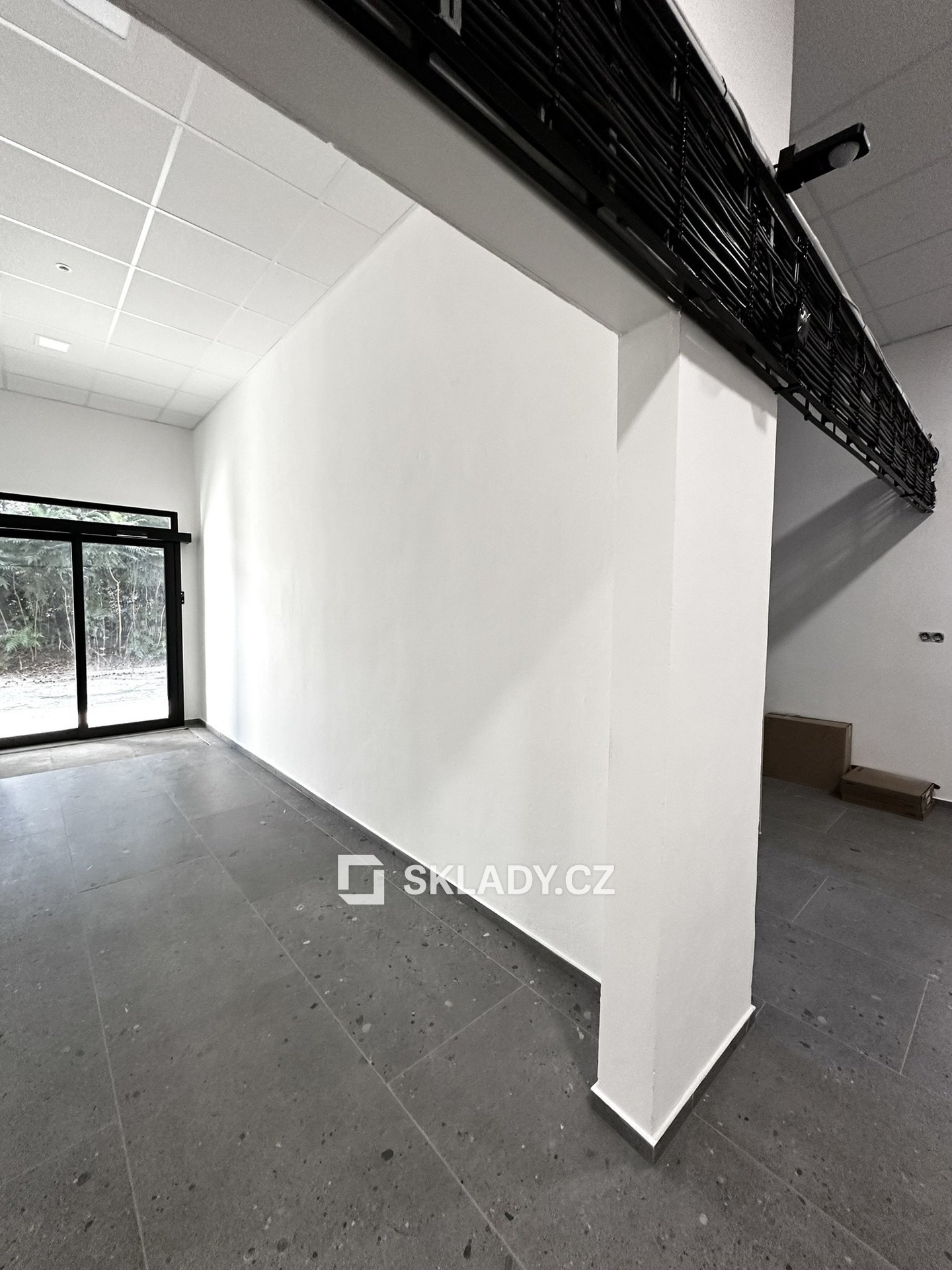Kancelářské a skladovací prostory 618 m2 (2)