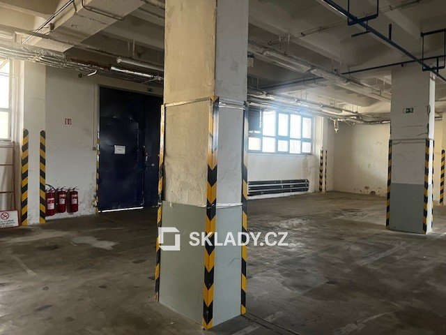 hala  450 m2