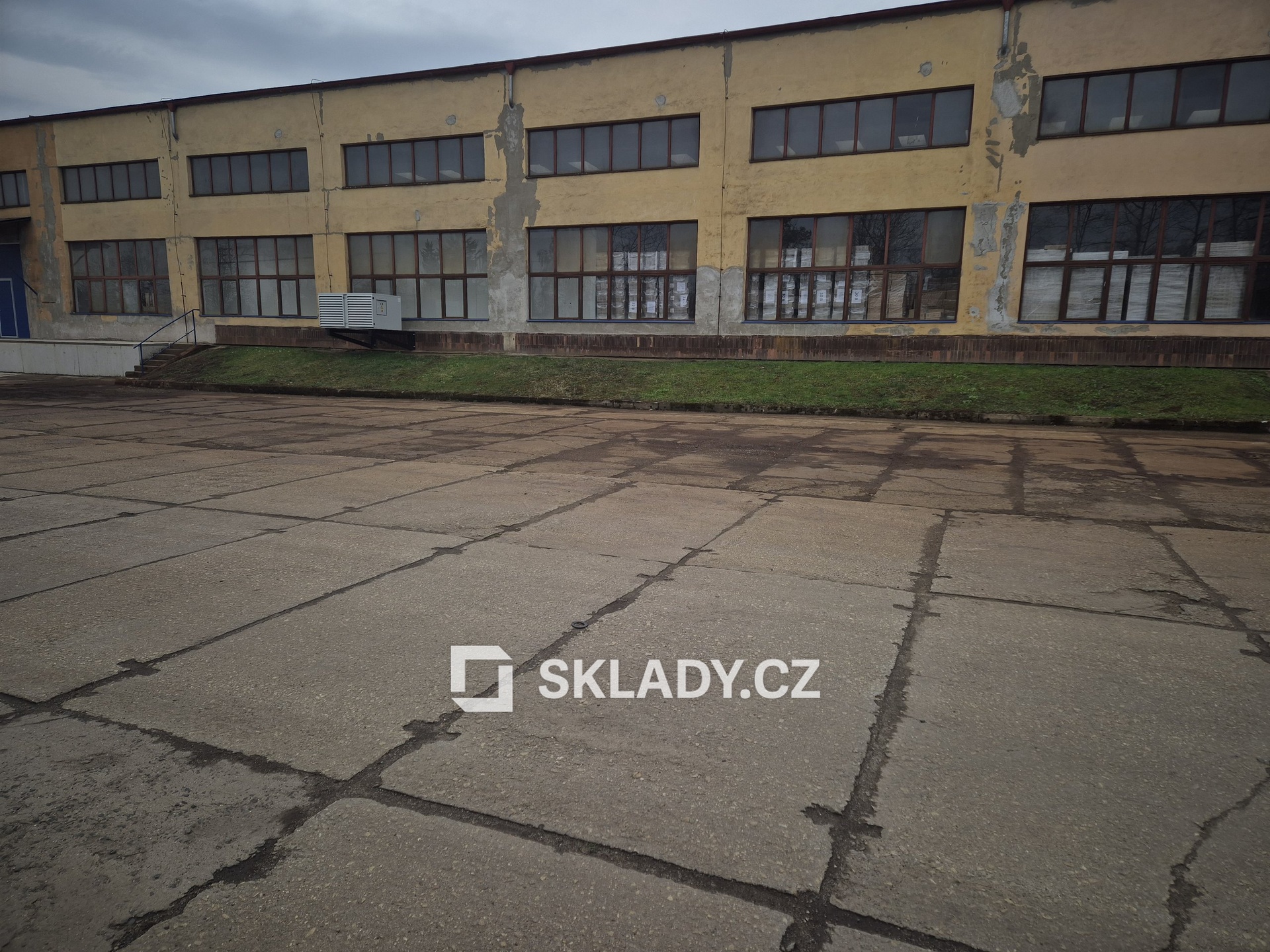 zpevněná plocha 216 m2 (2)