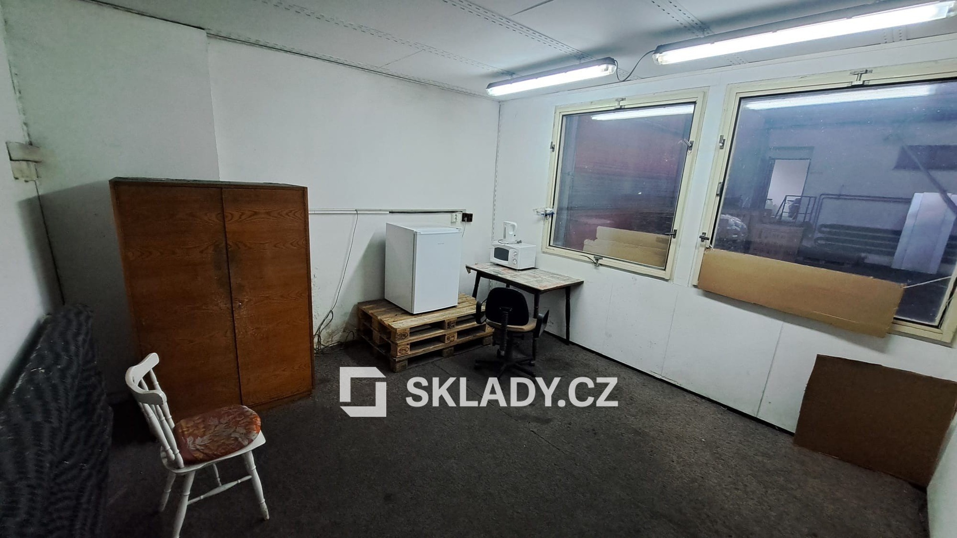 Hala 400 m2 + 20 m2 kancelář (1)