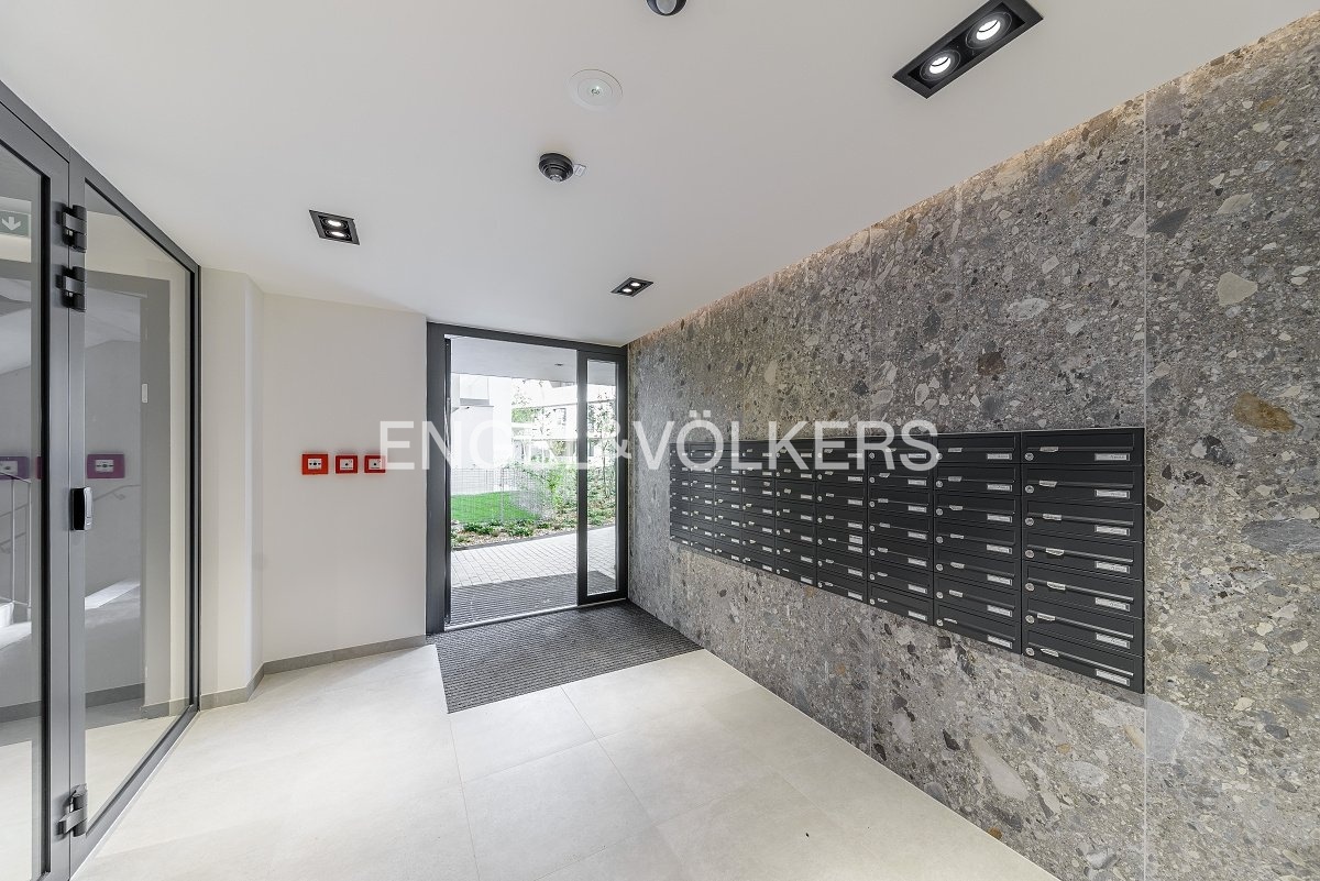 11_Hlavní vstup - schránky